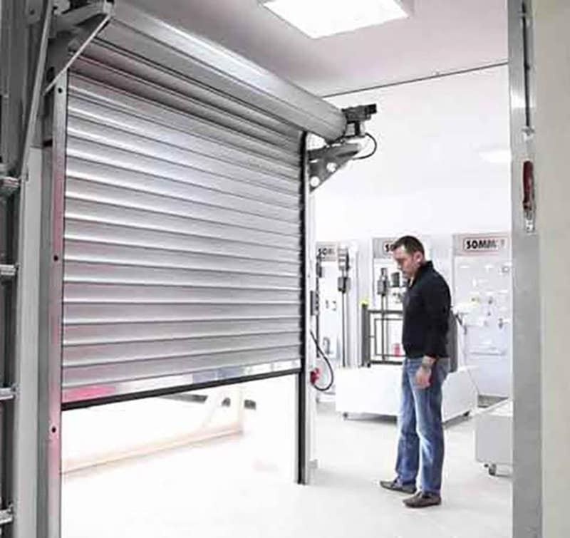 Reflexión Final: Persianas en Sevilla, Necesidad y Ventaja Competitiva